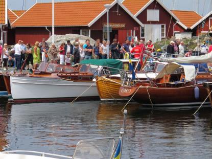 Under lördagen blev trycket på att få komma ut på träbåtsbryggan så stort att ledningen för festivalen beslutade om att införa en ”grindvakt”. Allt för säkerheten och för att få kvalitet i arrangemanget.